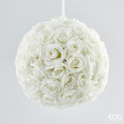 Sfera di rose bianche in tessuto diametro cm. 36. Ideale per decorare qualsiasi ambiente, un vaso portafiori, un centrotavola ...
