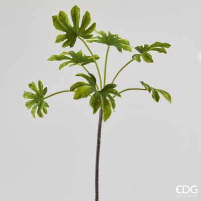 Ramo 7 foglie pianta Aralia altezza cm. 90. Fiori che sembrano veri, ideali per abbellire ogni ambiente.