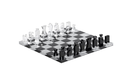Elegante scatola porta scacchi e dama in cristallo acrilico trasparente e nero colore pieno. Dimensioni cm 30x30. Spessore PMMA mm 12. In negozio e online su tuttochic.it