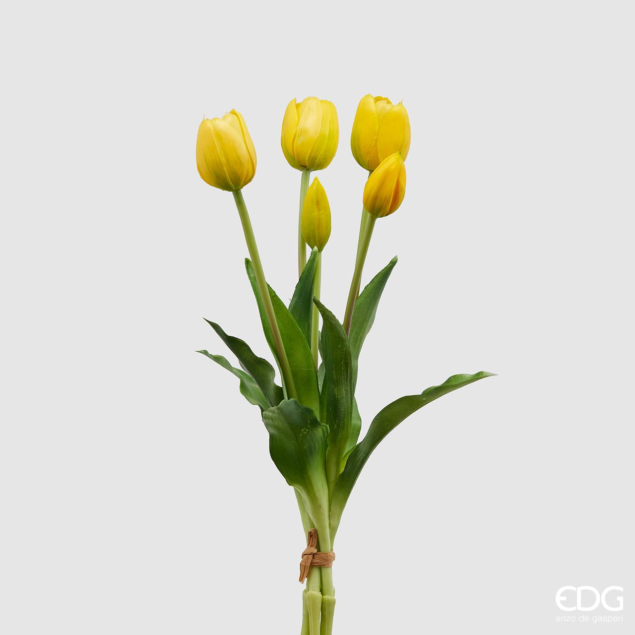 Mazzo 5 tulipani in lattice di colore giallo. Dimensioni: cm. 43. In negozio e online su tuttochic.it