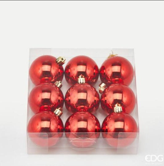 Confezione di 9 palline in plastica di colore rosso perlato. Diametro 6 cm. In negozio e online su tuttochic.it