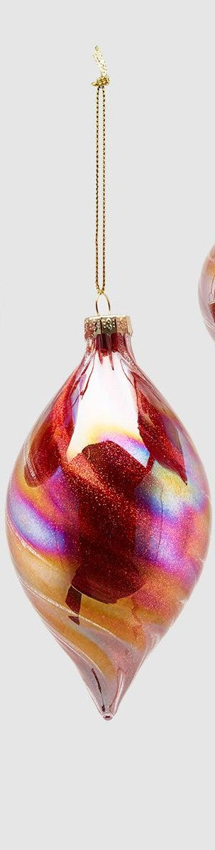 Decoro per albero di Natale, fuso in vetro di colore rosso glitter con effetto iridescente. Dimensioni: cm 6 x 13 h. In negozio e online su tuttochic.it