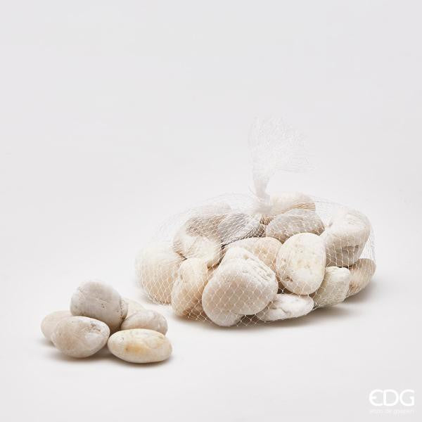 Sacchetto di pietre decorative bianche. Quantità: 1 kg - Dimensioni: 2-4 cm. In negozio e online su tuttochic.it