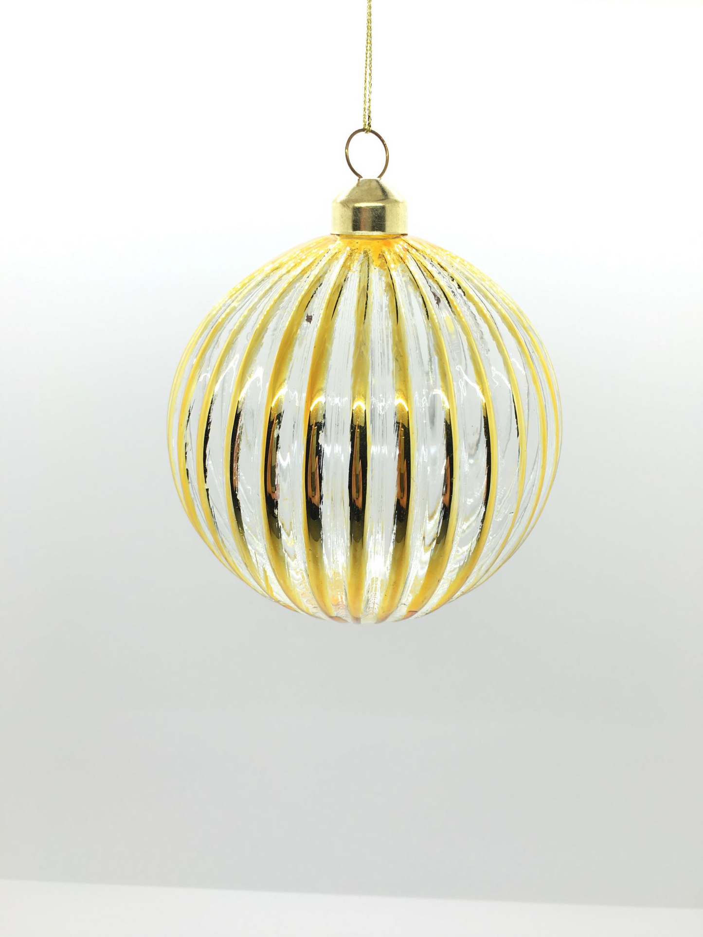 Palla in vetro decoro meridiani oro. Decorazione per albero di Natale. Dimensione: diametro cm 8.