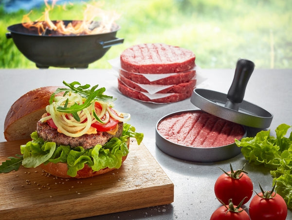 Per il tuo hamburger perfetto. Pressa per hamburger: Le scanalature nel tortino riducono il tempo di cottura CLASSIC quantità di carne: 120 KING-SIZE: 180 g Ø 11,8 cm, H 9,3 cm L 19,0 cm, P 3,3 cm, H 0,2 cm Alluminio con rivestimento in zinco pressofuso/plastica. In negozio e online su tuttochic.it