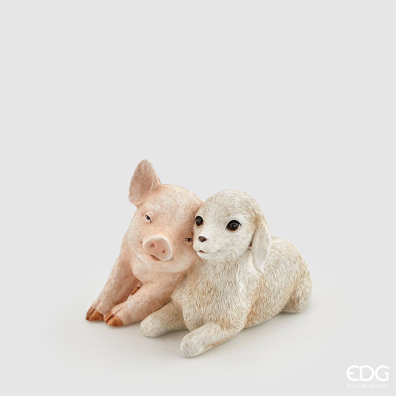 Maialino e pecorella in resina decorata. Dimensioni: cm 9 x 10 x 9,5 h. In negozio e online su tuttochic.it