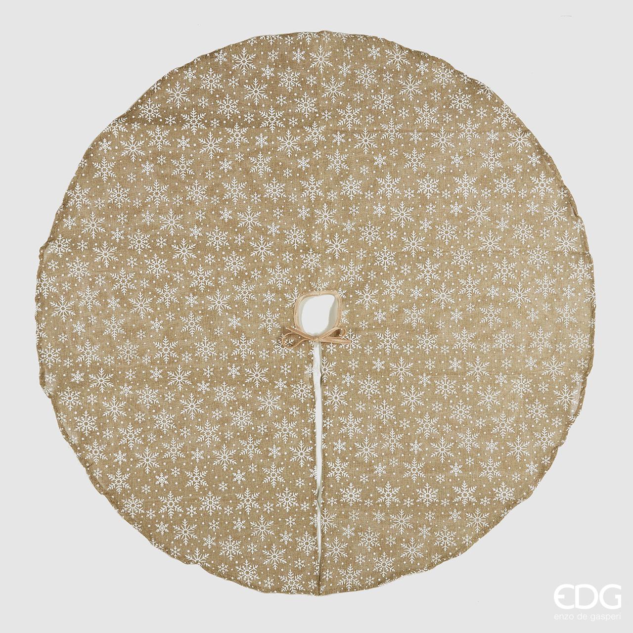 Copri base per albero di natale. Dimensioni: diametro cm 120 Colore: disegni in bianco su fondo beige scuro (juta).