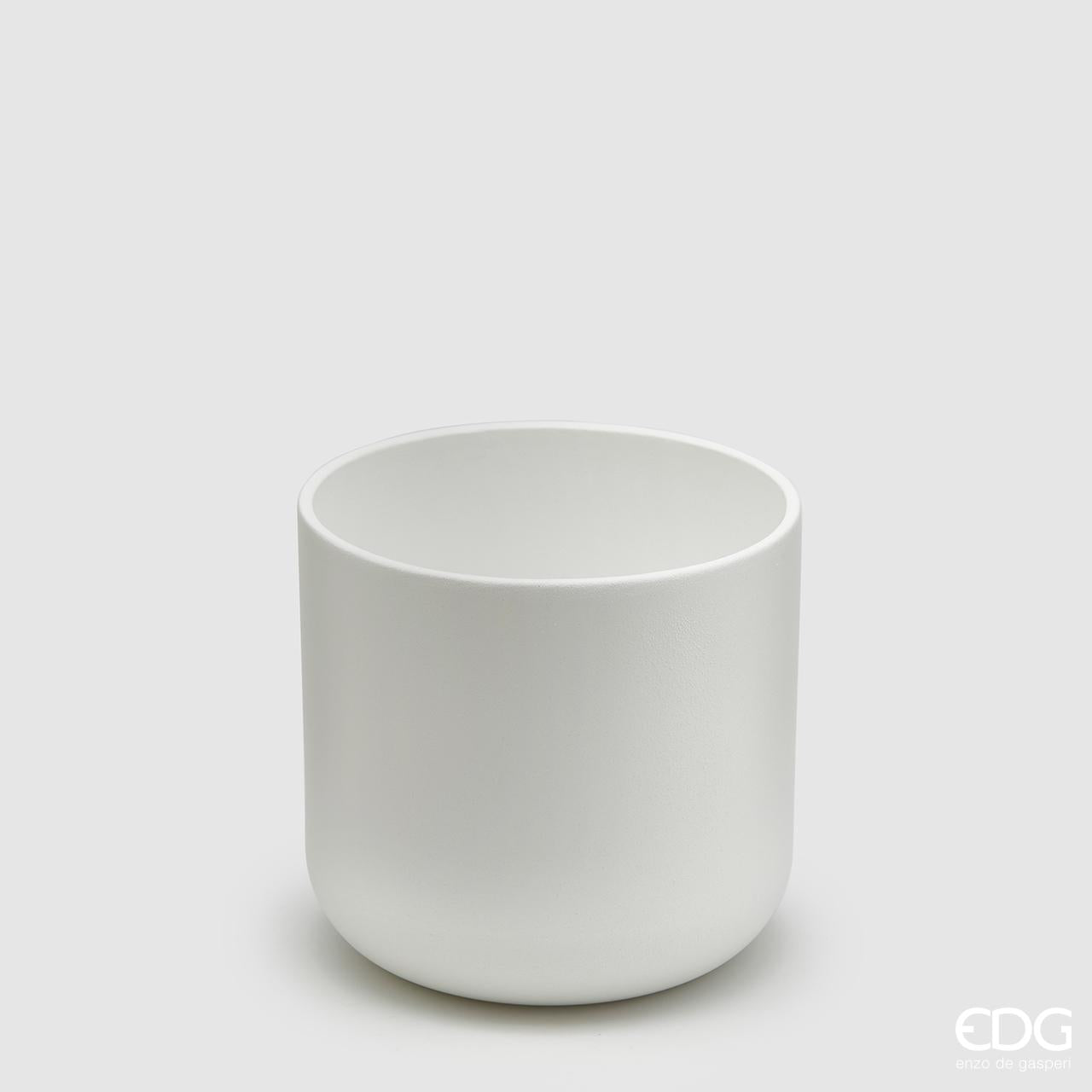 Vaso in ceramica di colore bianco. Dimensioni: cm 13,5 x 13 h. Selezione di prodotti EDG in negozio e online su tutttochic.it