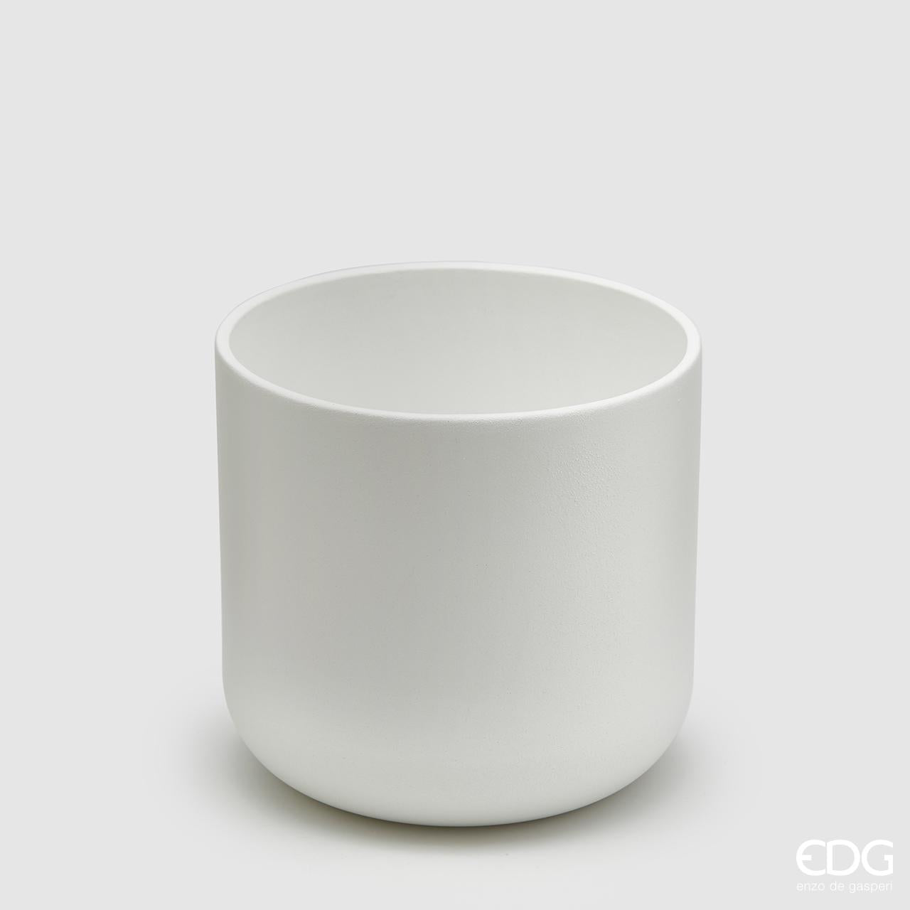 Vaso in ceramica di colore bianco. Dimensioni: cm 15 x 15 h. Selezione di prodotti EDG in negozio e online su tutttochic.it