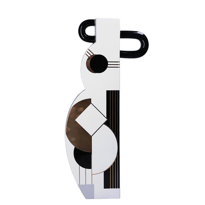 Vaso alto in ceramica lucida bianca con decorazioni geometriche stile Picasso e manico nero, collezione Drittonegliocchi di Rituali Domestici, altezza 55,5 cm.