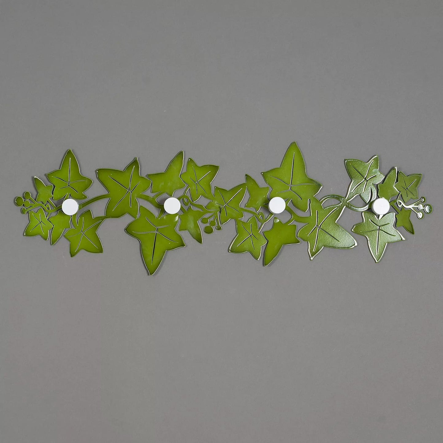 ppendiabiti da parete in metallo di colore verde lucido. Dimensioni: cm. 82 x 26h