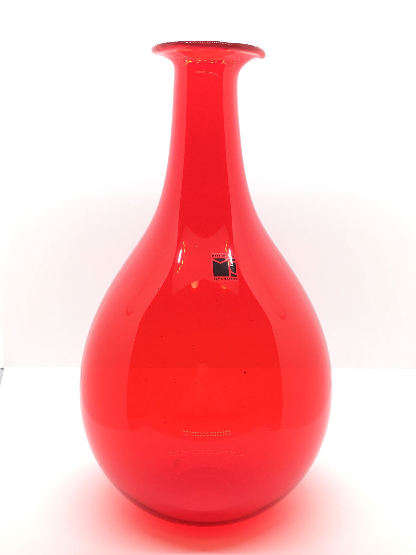 Vaso in vetro di Murano soffiato di colore rosso traslucido. EDIZIONE LIMITATA Dimensioni: altezza mm 290, diametro mm 180