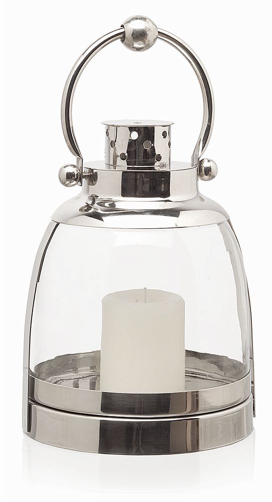 Lanterna in acciaio e vetro trasparente (senza candela) Dimensioni: base cm.20 altezza cm. 33 Scopri le candele e le luci da abbinare. In negozio e online su tuttochic.it