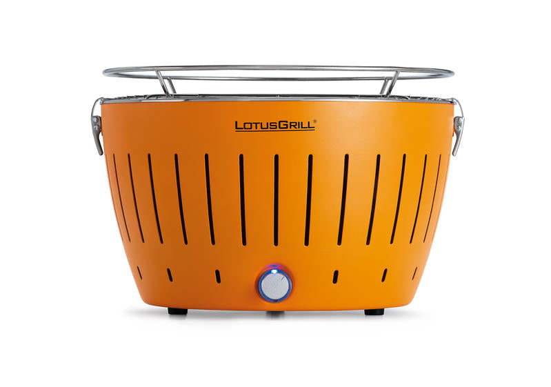 LotusGrill è un fantastico grill che funziona a carbonella. Grazie al suo sistema di ventilazione brevettato a batteria avrete la griglia pronta in soli 4 minuti. In negozio e online su tuttochic.it
