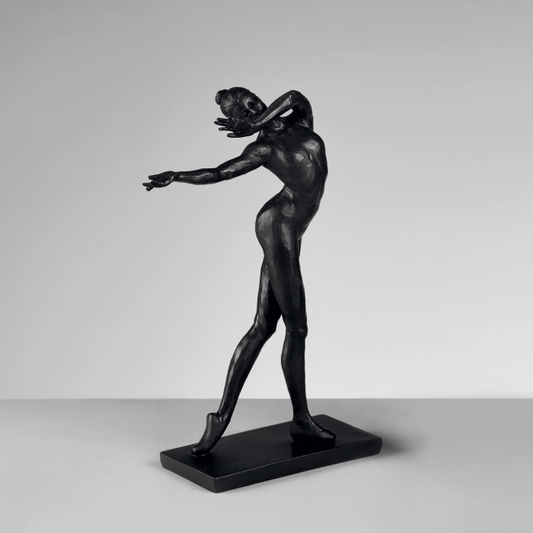 Statua di ballerina in resina di colore nero. Dimensione: cm 19 x 8,5 x 29,5 h. In negozio e online su tuttochic.it
