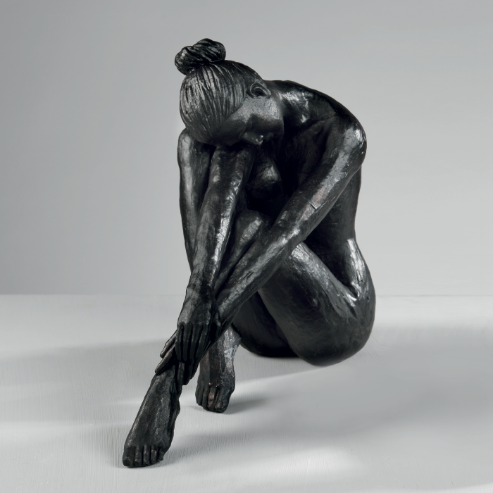 Statua di ballerina in resina di colore nero. Dimensioni: cm 27,5 x 11,5 x 23,5 h. In negozio e online su tuttochic.it