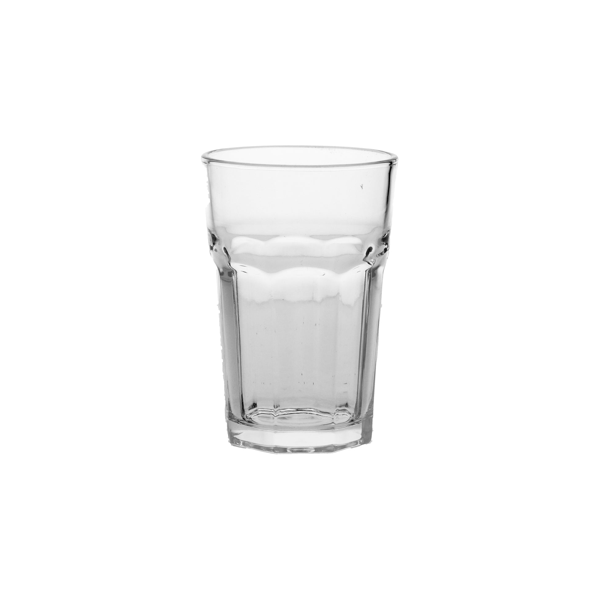 Bicchiere in vetro stampato da bibita o long drink. Dimensioni: cm 8,8 x 13 h cc. 450. Assapora un a bibita, un cocktail o un long drink a casa tua in un comodo bicchiere come al bar. In vendita in negozio e online su tuttochic.it