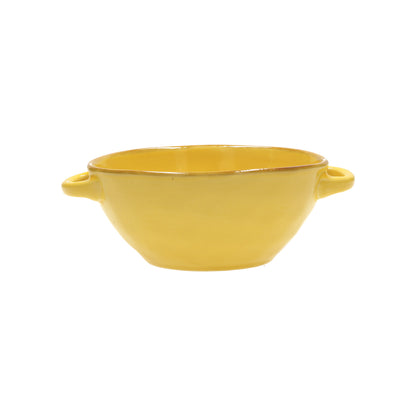 Ciotola per zuppa di colore ocra della linea Concerto. L’apparecchiatura è bellissima tono su tono o nei diversi abbinamenti di colore. In Stoneware Dimensioni: cm 19,5 x 15 x h 6,5 - Capacità: 600 cc. Utilizzabile in lavastoviglie e microonde. Non in forno tradizionale. In negozio e online su tuttochic.it