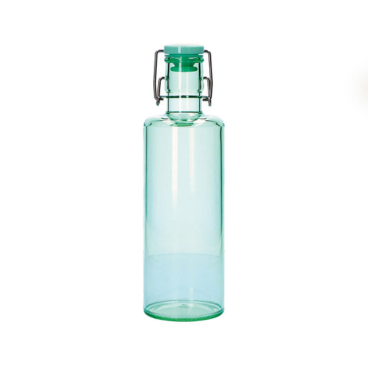Bottiglia in acrilico di colore te verde, per alimenti, lavabile in lavastoviglie. Capacità: lt. 1,0Dimensioni: cm ø 8,5 x 28 h. In negozio e online su tuttochic.it