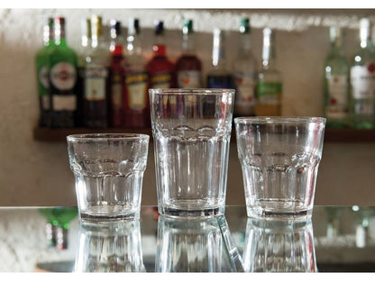 Bicchiere in vetro stampato da cocktail, acqua o long drink. Dimensioni: cm 9,2 x 10 h cc. 360. Assapora un a bibita, un cocktail o un long drink a casa tua in un comodo bicchiere come al bar. In vendita in negozio e online su tuttochic.it