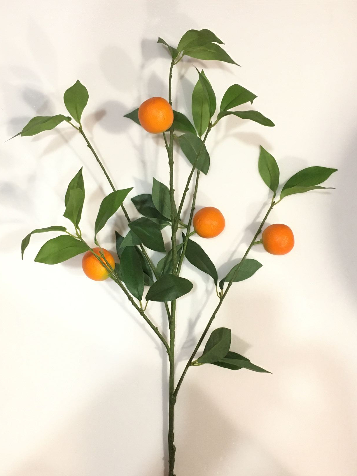 Ramo artificiale ornamentale di Arancio con foglie e 4 frutti. Dimensioni: cm 100 h