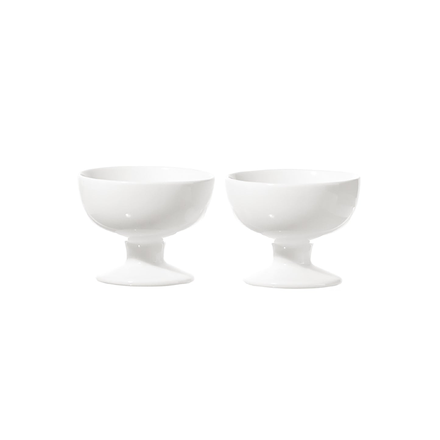 Set di 2 coppe gelato in porcellana bianca. Dimensioni: cc145 ; Ø 9,2; h7 cm Lavabile in lavastoviglie Utilizzabile in microonde Utilizzabile in forno tradizionale. In negozio e online su tuttochic.it