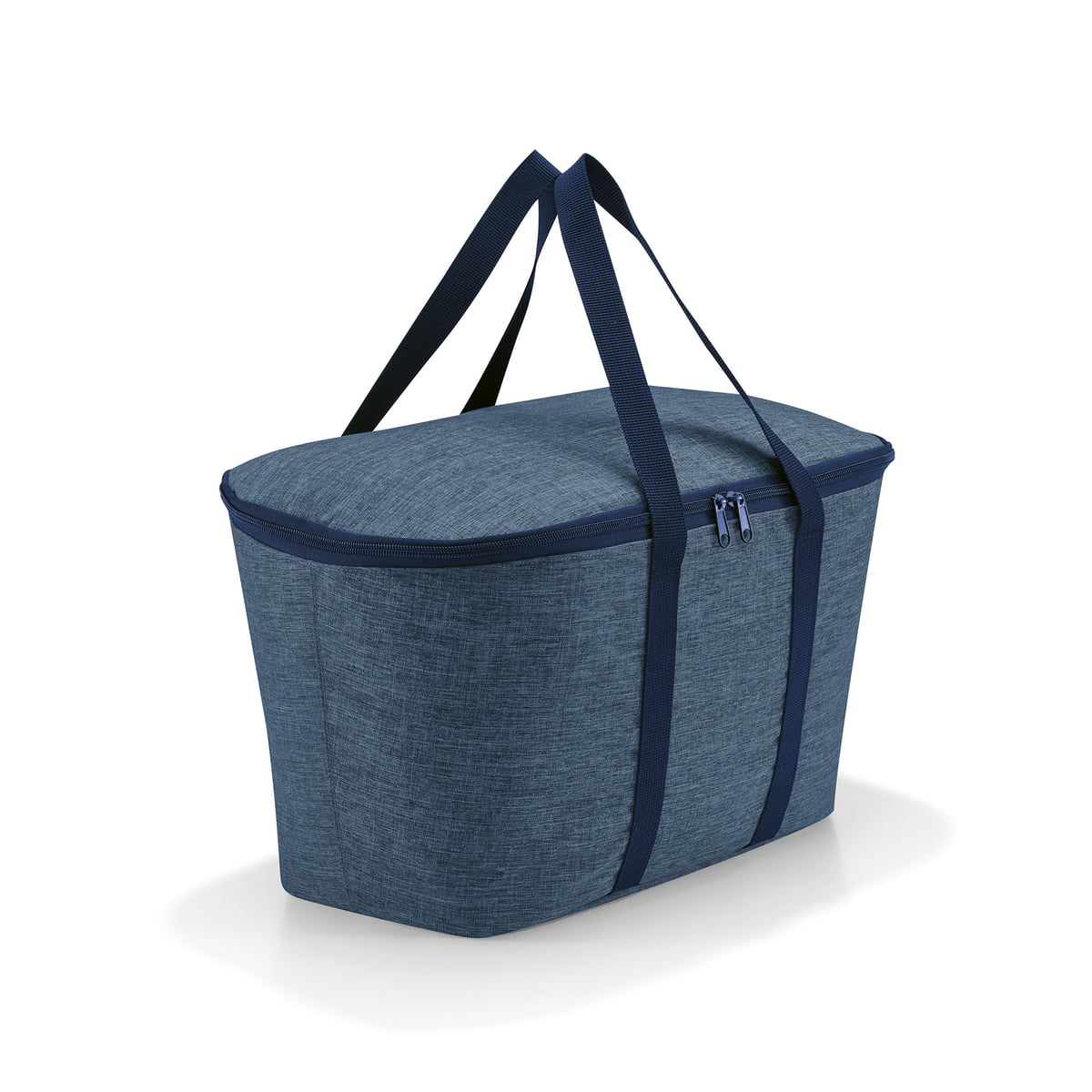 La borsa frigo Coolerbag Twist Blue è fatta su misura per funzionare come borsa per il trasporto, cestino della spesa, o come un compagno fantastico da solo. Caratteristiche Dimensioni (L x A x P in cm): 44,5 x 24,5 x 25 Capacità: 20 l Tessuto con tre volte più fili fini e multicolori, colore blu.